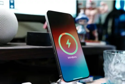 东区街道苹果15换屏服务分享用什么充电器给iPhone15充电更好 